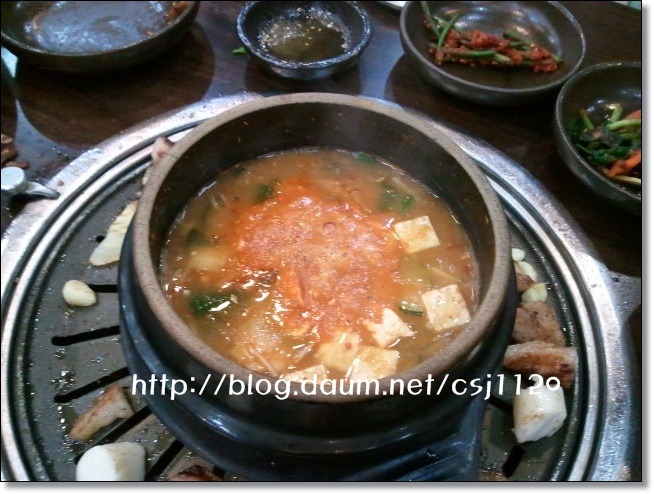 꿀꿀이통돼지왕소금구이 이미지