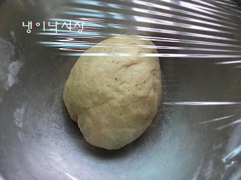 허브가 듬뿍 들어간 프렌치 피자