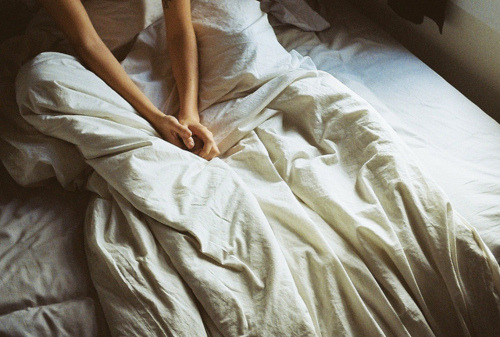  그립다고 써보니 차라리 말을 말자 그냥 긴 세월이 지났노 라고만 쓰자 | 인스티즈