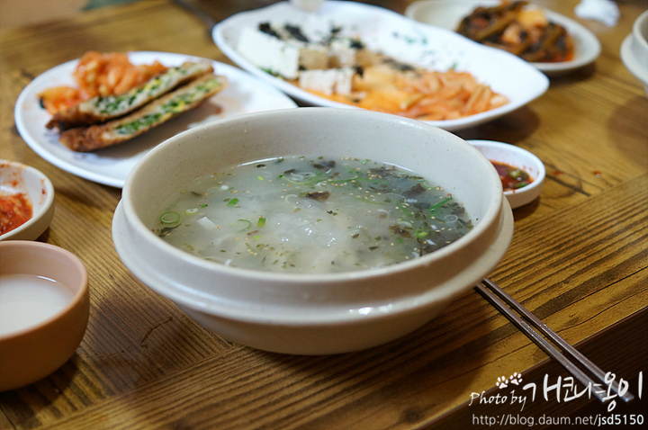 [울진덕구온천맛집] 두툼한 파전과 모두부 ~ 옹심이칼국수