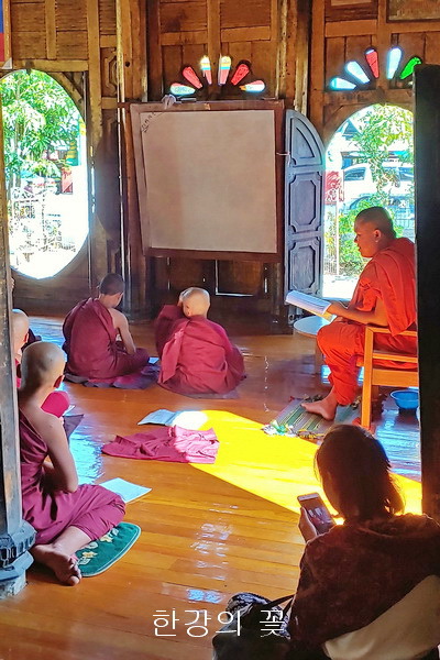 쉐양삐 수도원(Shwe Yan Pyay Monasstery)-1
