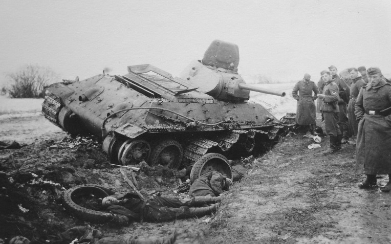 소련군 1941모델 T-34/76 전차 승무원들의 사체- Soviet Red Army 1941 Model T-34/76 Tank Crew dead Body 