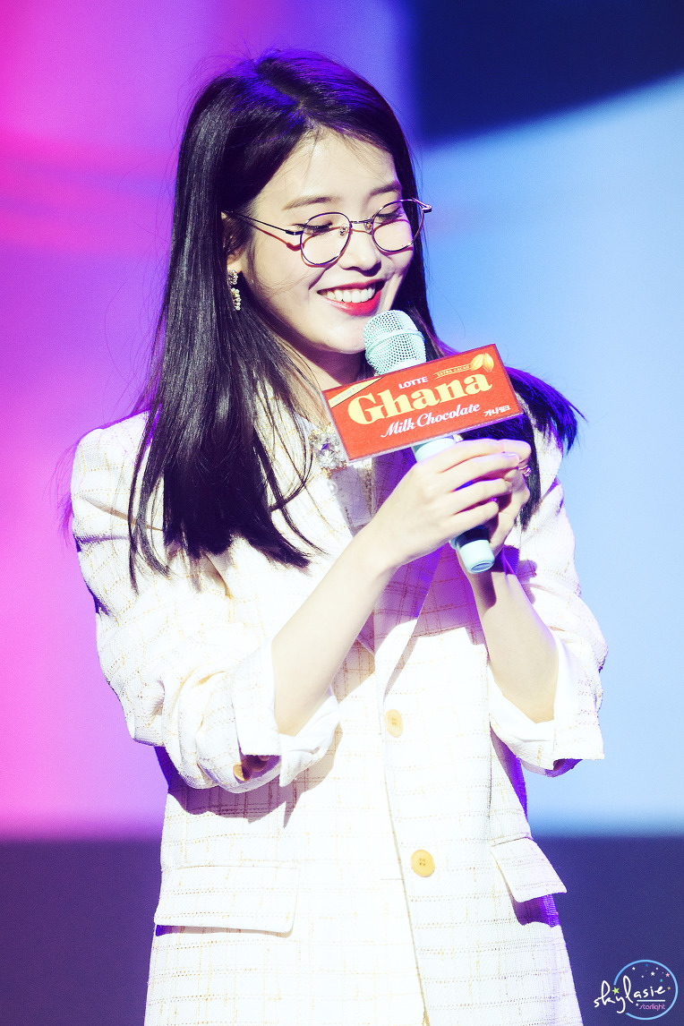 아이유 - 190302 가나 팬미팅